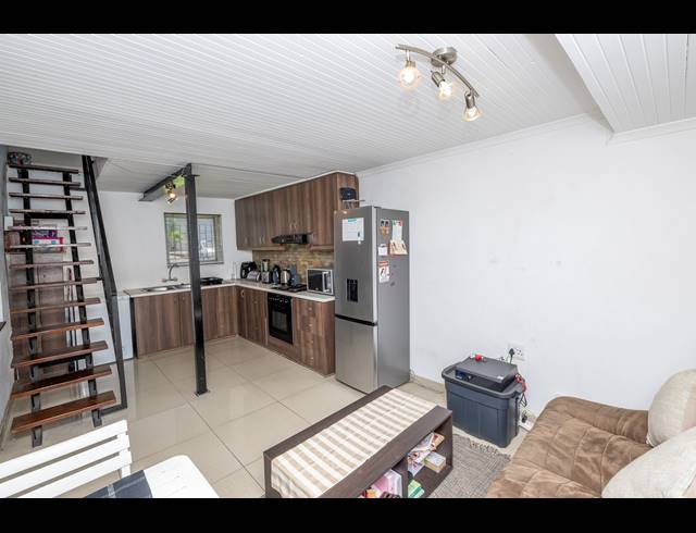 2 BEDROOM APARTMENT FOR SALE IN VREDEKLOOF HEIGHTS